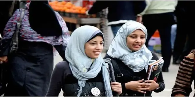 صحيفة: حظر الحجاب في مكان العمل تصرف غير حكيم