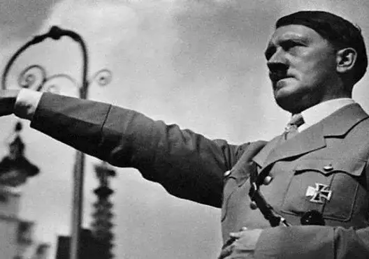 باحثون يكتشفون تفاصيل جديدة من طفولة هتلر