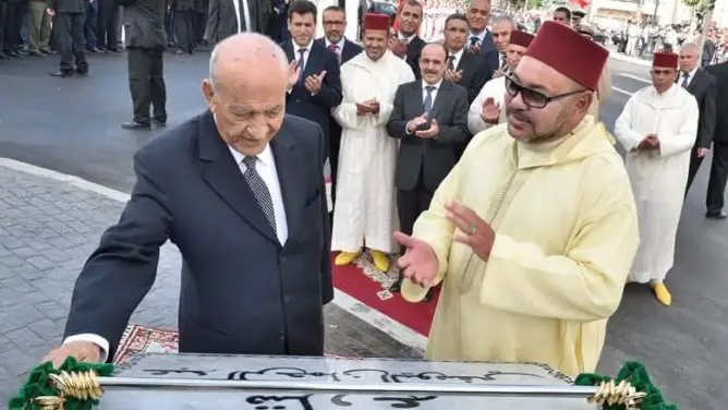 الملك يدشن شارع “عبد الرحمان اليوسفي” بطنجة