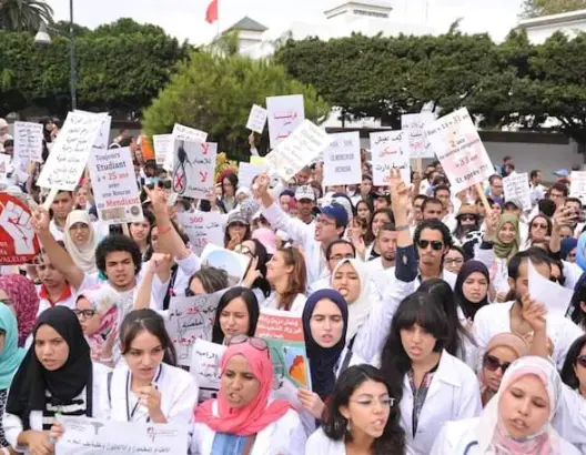 طلبة الطب يحتجون في 5 مدن ضد الوردي والداودي
