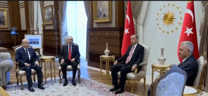 أردوغان وقادة المعارضة يتفقون على مكافحة “غولن” و”بي كا كا”