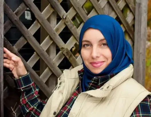 أمريكية تساعد الجاليات المسلمة في المطبخ بمدونتها “مطبخي حلال”