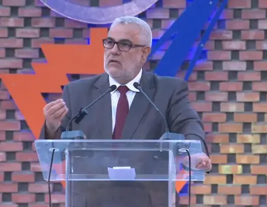 بنكيران: خٓلّوا بيني وبين الملك ولن تخرسوني