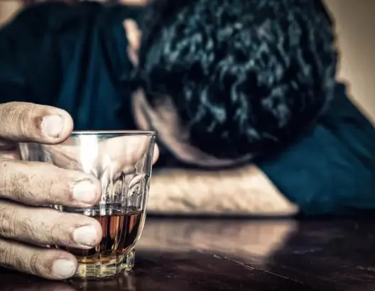 دراسة: الكحول يسبب الإصابة بسبعة أنواع من السرطانات