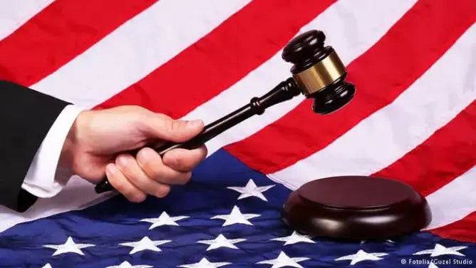 قاض أمريكي يقبل دعوى تمييز ديني تقدمت بها اسرة مسلمة