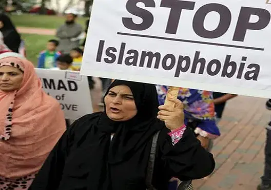 رغم الإسلاموفوبيا.. بيئة عمل صديقة للمسلمين تنشأ في أمريكا