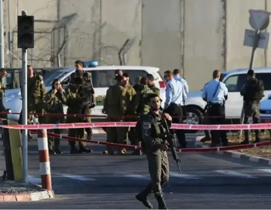 إصابة فلسطيني برصاص الاحتلال بحجة طعن جنديين إسرائيليين