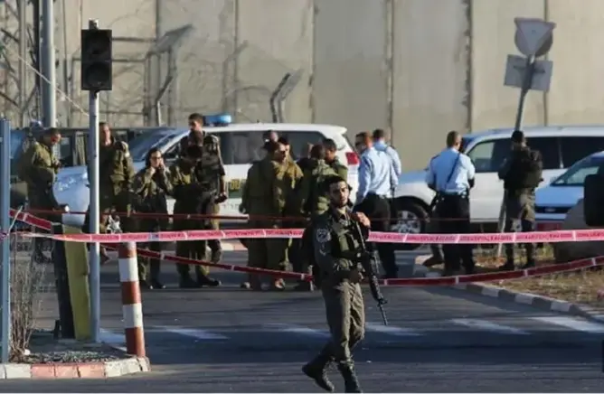 إصابة فلسطيني برصاص الاحتلال بحجة طعن جنديين إسرائيليين