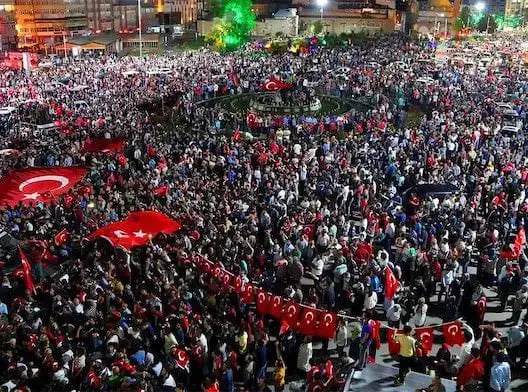وزير الدفاع التركي: أحبطنا الانقلاب لكن خطره لا زال قائما