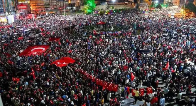وزير الدفاع التركي: أحبطنا الانقلاب لكن خطره لا زال قائما