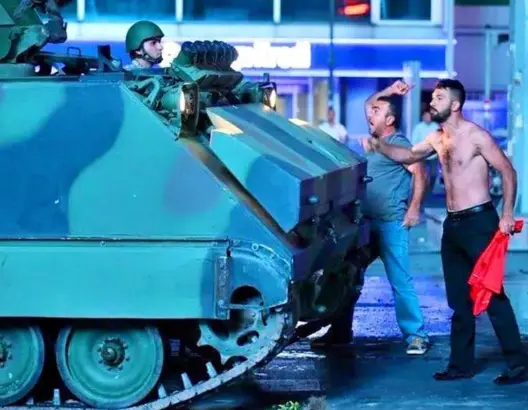 161 قتيلا في محاولة الانقلاب بتركيا والسلطات تعتقل 3000 انقلابي