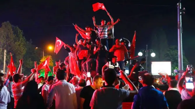 رئيس الأركان التركي: تم إفشال الانقلاب والشعب أظهر تضامنا تاريخيا