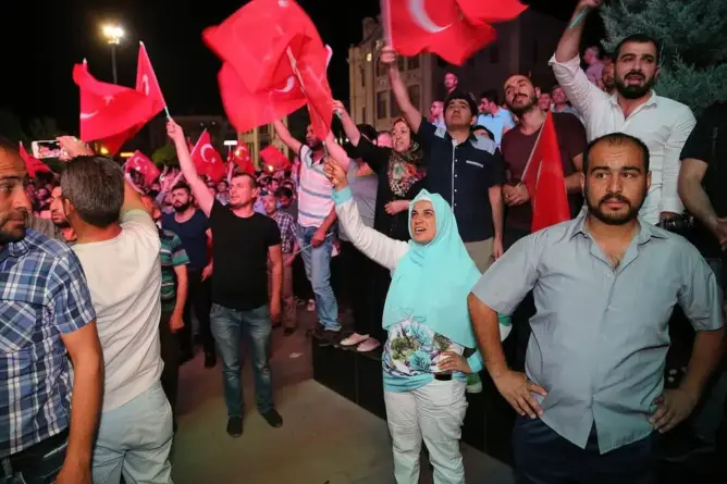 الانقلاب في تركيا فشل.. وهذه هي التفاصيل