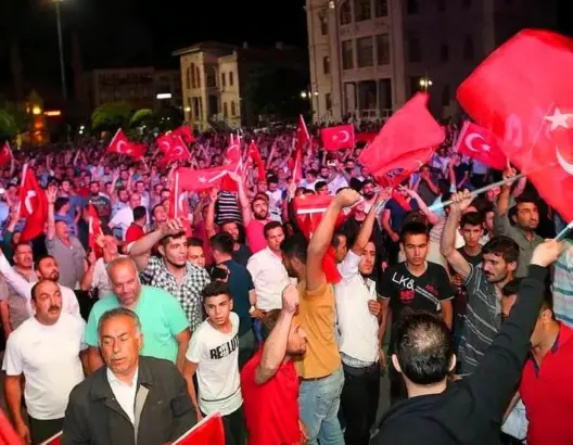 المغرب يرفض الانقلاب في تركيا ويدعو للحفاظ على النظام