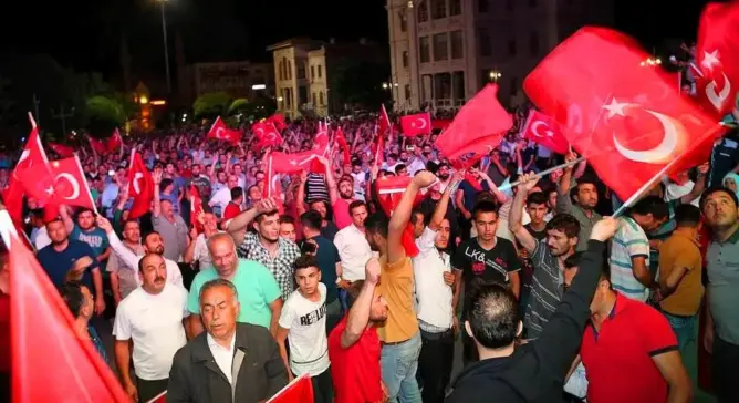 المغرب يرفض الانقلاب في تركيا ويدعو للحفاظ على النظام