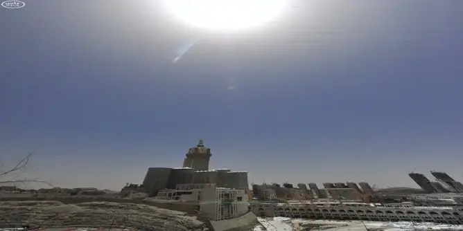 الشمس تتعامد مجددا فوق الكعبة المشرفة لحظة آذان صلاة الجمعة