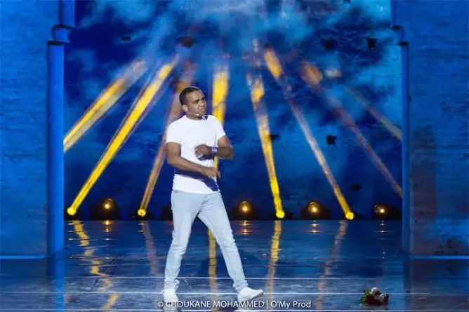 بالفيديو.. باسو ينقذ مهرجان مراكش للضحك من “الفشل”