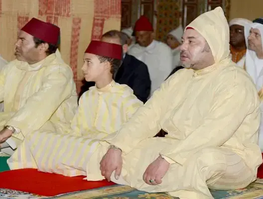الملك يؤدي صلاة عيد الفطر بالمسجد المحمدي بالدار البيضاء