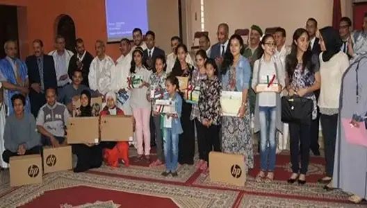 تتويج التلاميذ المتفوقين دراسيا بإقليم طانطان