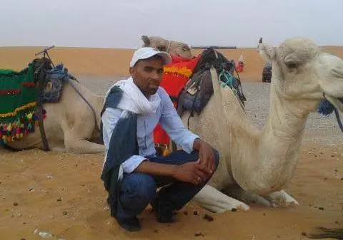 الأمن يفرج عن عضو طاقم “العمق المغربي” بعد ساعتين من الاحتجاز والإهانة