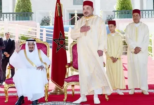 الملك يعزي سلمان ويصف الاعتداءات الإرهاببة التي استهدفت الحرم بـ”الجبانة”