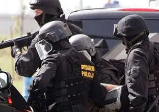 إيطاليا تكشف شبكة لتهريب البشر وتعتقل العشرات