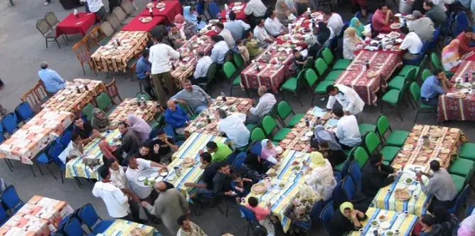 مسلمو إيرلندا يدعون مجتمع المثليين إلى مأدبة الإفطار