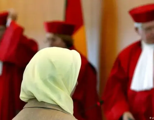 محكمة ألمانية تسمح بارتداء الحجاب لمتدربات المحاكم