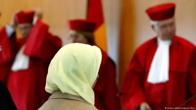 محكمة ألمانية تسمح بارتداء الحجاب لمتدربات المحاكم