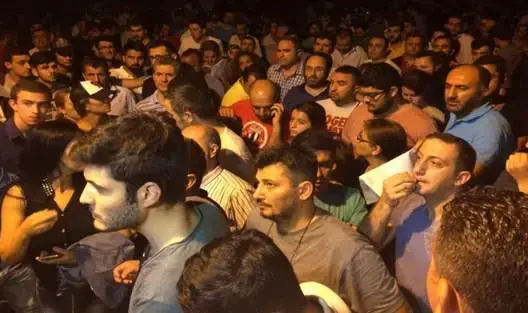عشرات الأتراك يتبرعون بالدم من أجل جرحى هجوم “أتاتورك”