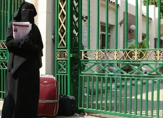 منع منقبة من ولوج فندق بمراكش يستنفر عناصر الأمن