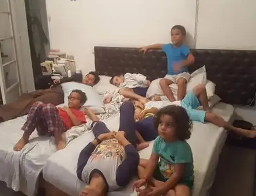 صورة لأحفاد بن كيران في بيته تثير فضول فيسبوكيين