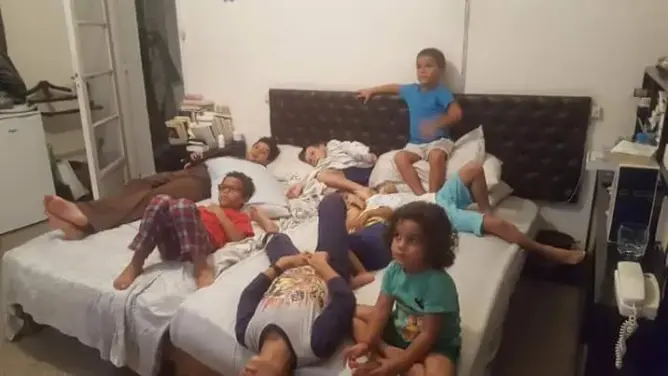 صورة لأحفاد بن كيران في بيته تثير فضول فيسبوكيين