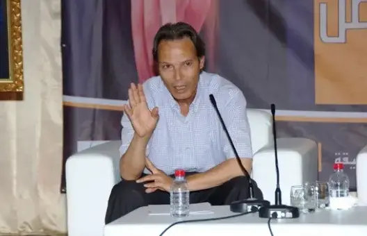 اليحياوي يكتب..”الإعلام وشبكات التواصل الاجتماعي: جدلية التقليدي والجديد”