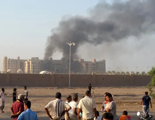 60 قتيلا في تفجير انتحاري في عدن جنوب اليمن