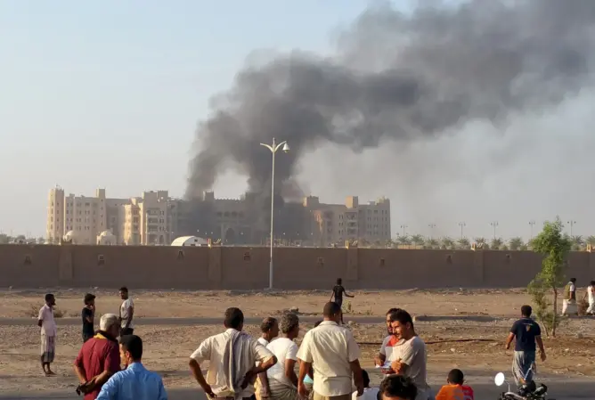 60 قتيلا في تفجير انتحاري في عدن جنوب اليمن