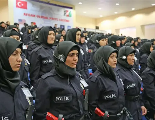 تركيا تسمح للشرطيات بارتداء الحجاب بعد عقود من محاربته