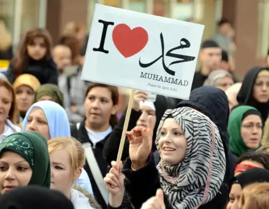 حزب هولندي يتعهد بإغلاق كافة المساجد وحظر القرآن