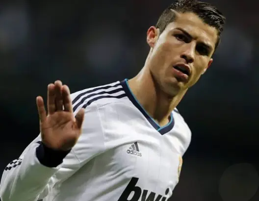 تتويج رونالدو كأفضل لاعب في أوروبا للموسم الماضي