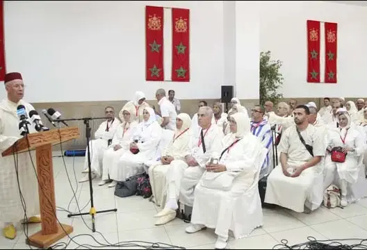 وزارة الأوقاف تدعو الحجاج للاستعداد للإحرام في الطائرة