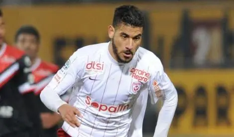 رونار يضم لاعب فريق نانسي الفرنسي آيت ناصر لتشكيلة الأسود