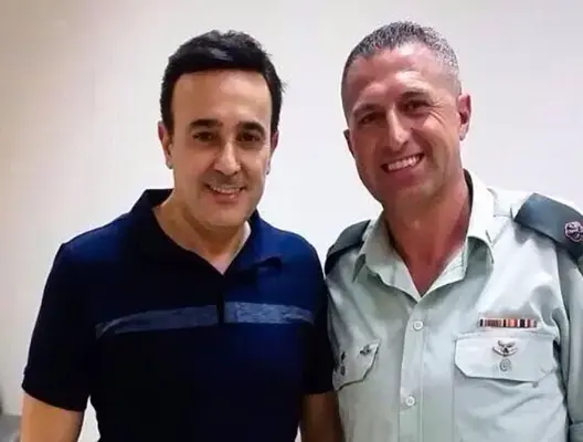 صابر الرباعي يكشف ملابسات صورته مع ضابط “إسرائيلي”