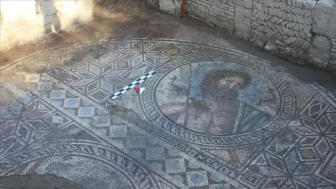 فسيفساء نادرة لـ “إله البحر” في تركيا