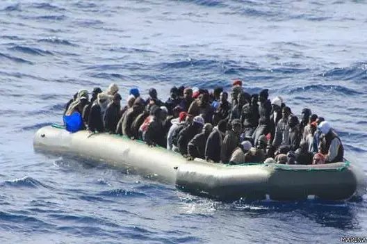 إسبانيا تُنقذ 11 مهاجرا على السواحل المغربية