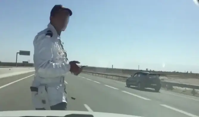 مواطنون مغاربة يثنون على سائق لقن دركيا درسا على الطريق السيار