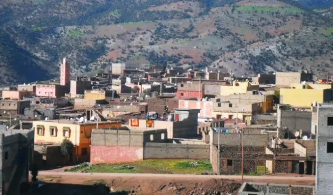 مواطنون بأزيلال يتهمون رجال السلطة بابتزازهم مقابل تجديد بطاقة الهوية