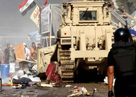 المئات من المصريين يحيون ذكرى “رابعة” بتركيا