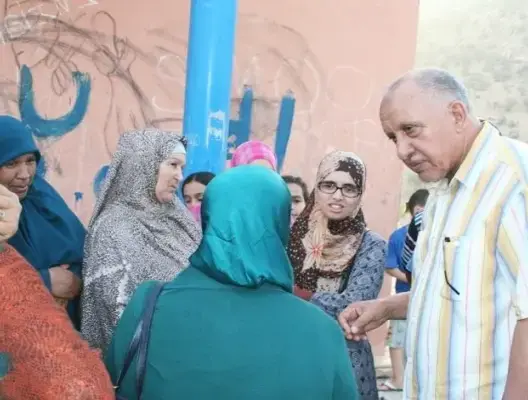 انتقادات لرئيس بلدية أكادير بسبب زيارته لأحياء شعبية
