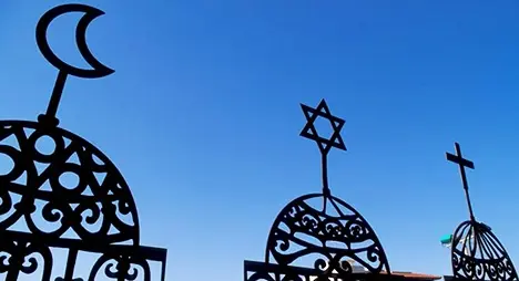 الخارجية الأمريكية تنتقد تضييق المغرب على الحريات الدينية وتنوه بالملكية