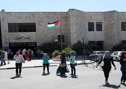 24% من الشباب الفلسطيني يفكرون بالهجرة